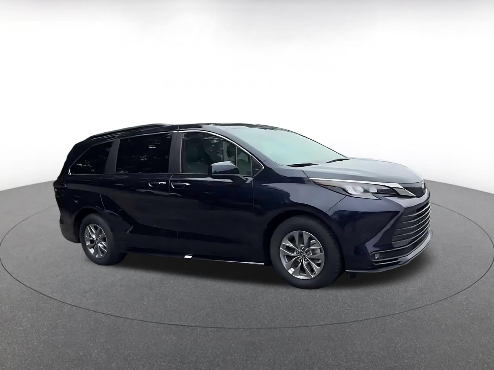 Thumbnail: 2025 Toyota Sienna - 2