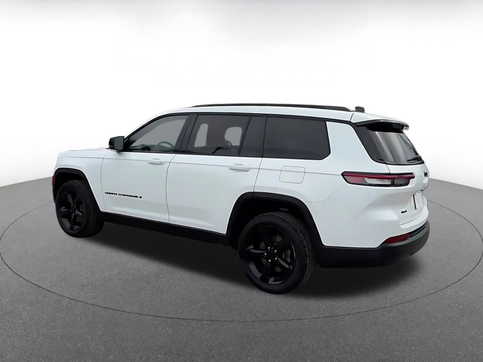 Thumbnail: 2023 Jeep Grand Cherokee - 10