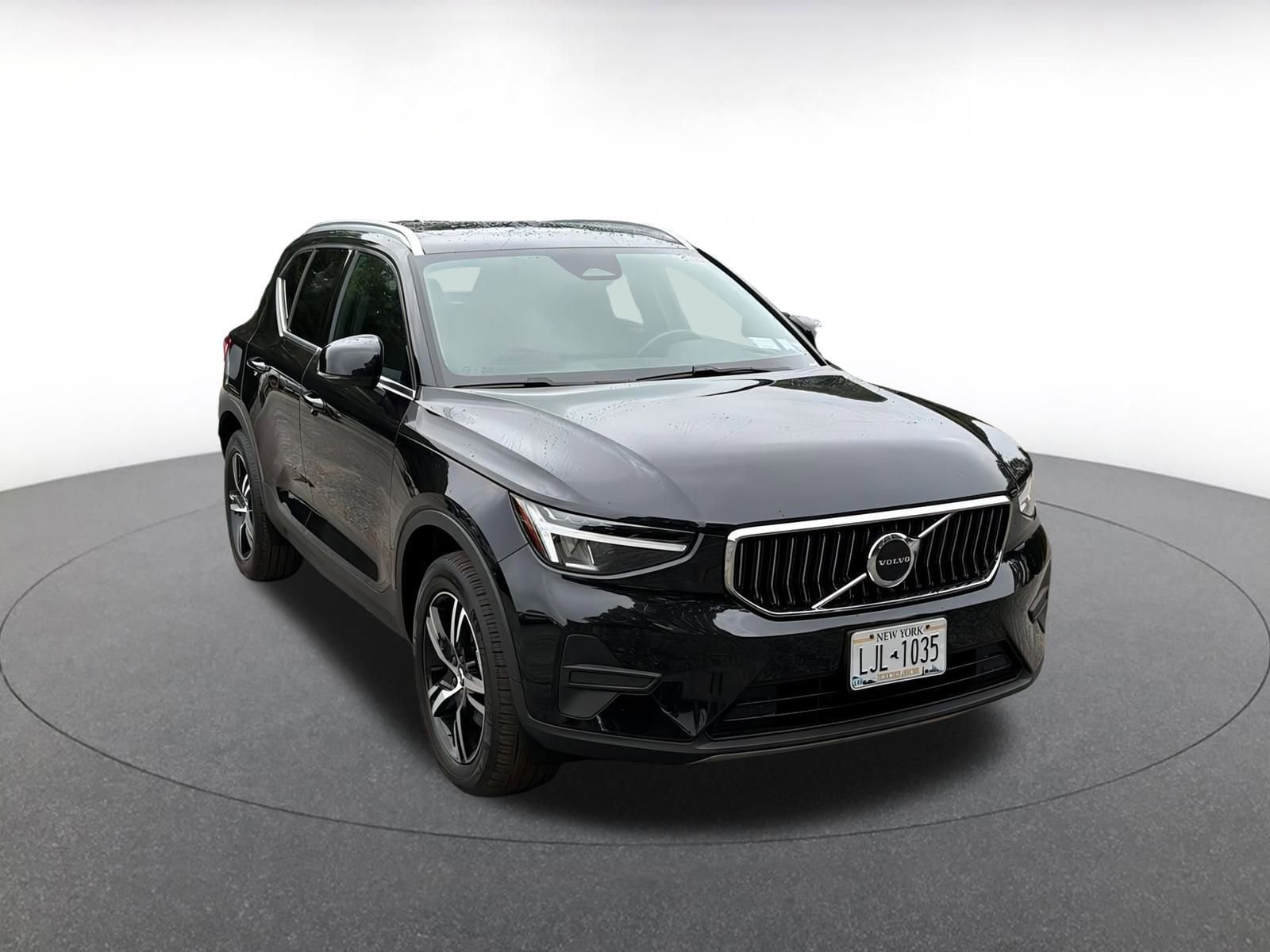 Thumbnail: 2024 Volvo XC40 - 1
