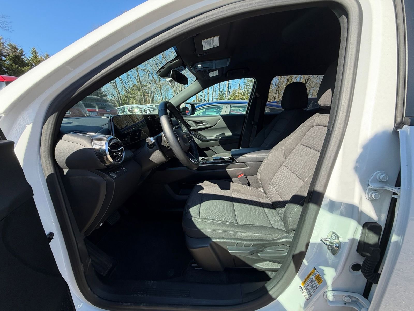 2025 Chevrolet Equinox LT - Photo 25