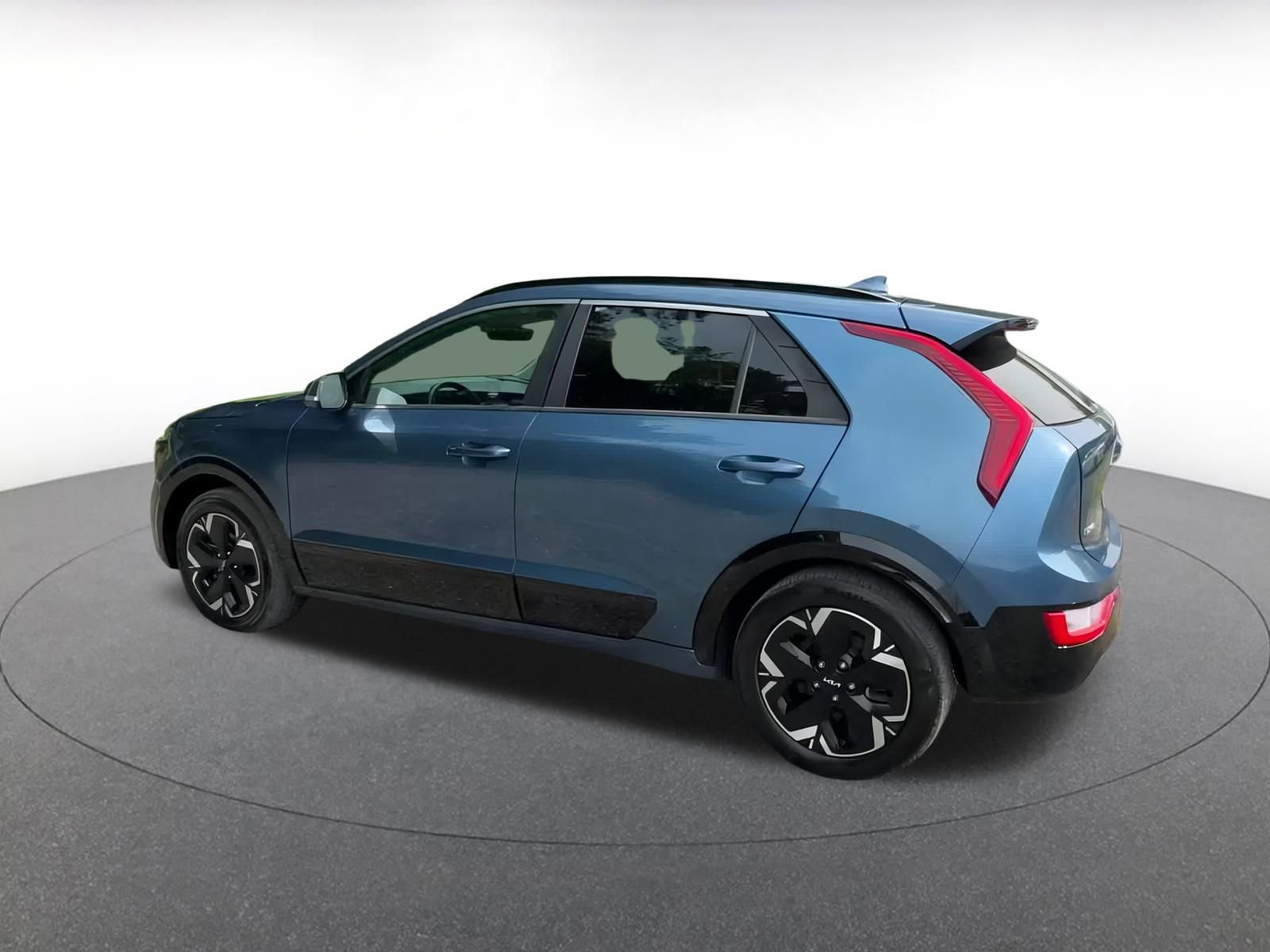 Thumbnail: 2023 Kia Niro - 10