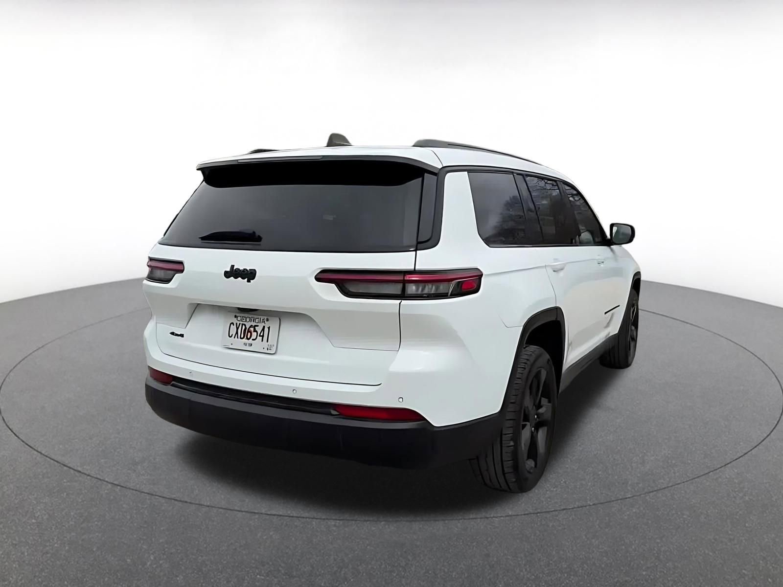 Thumbnail: 2023 Jeep Grand Cherokee - 14