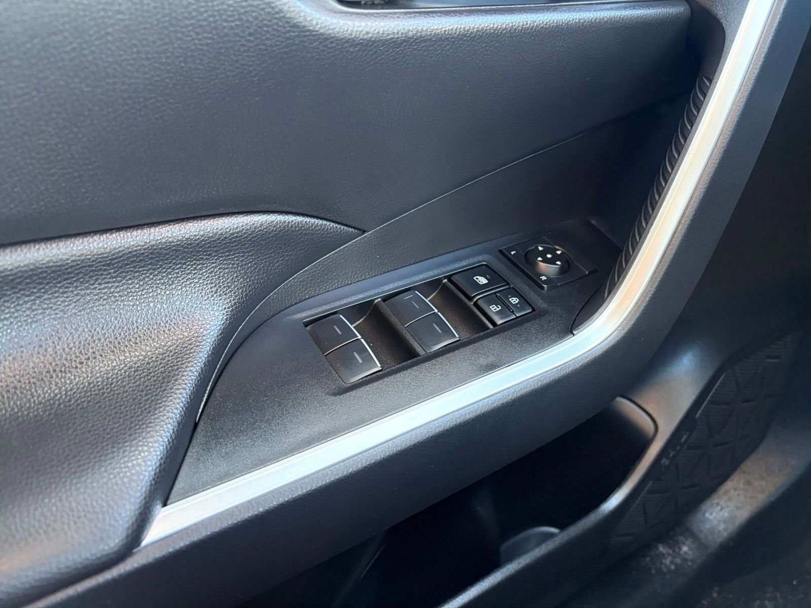 Thumbnail: 2025 Toyota RAV4 - 18