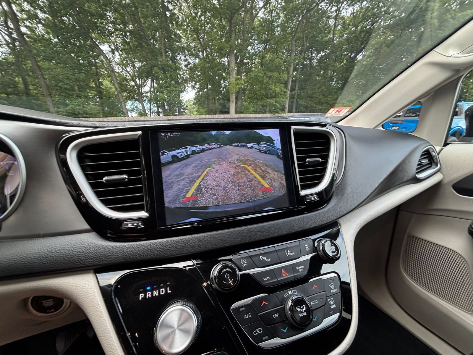Thumbnail: 2024 Chrysler Pacifica - 25