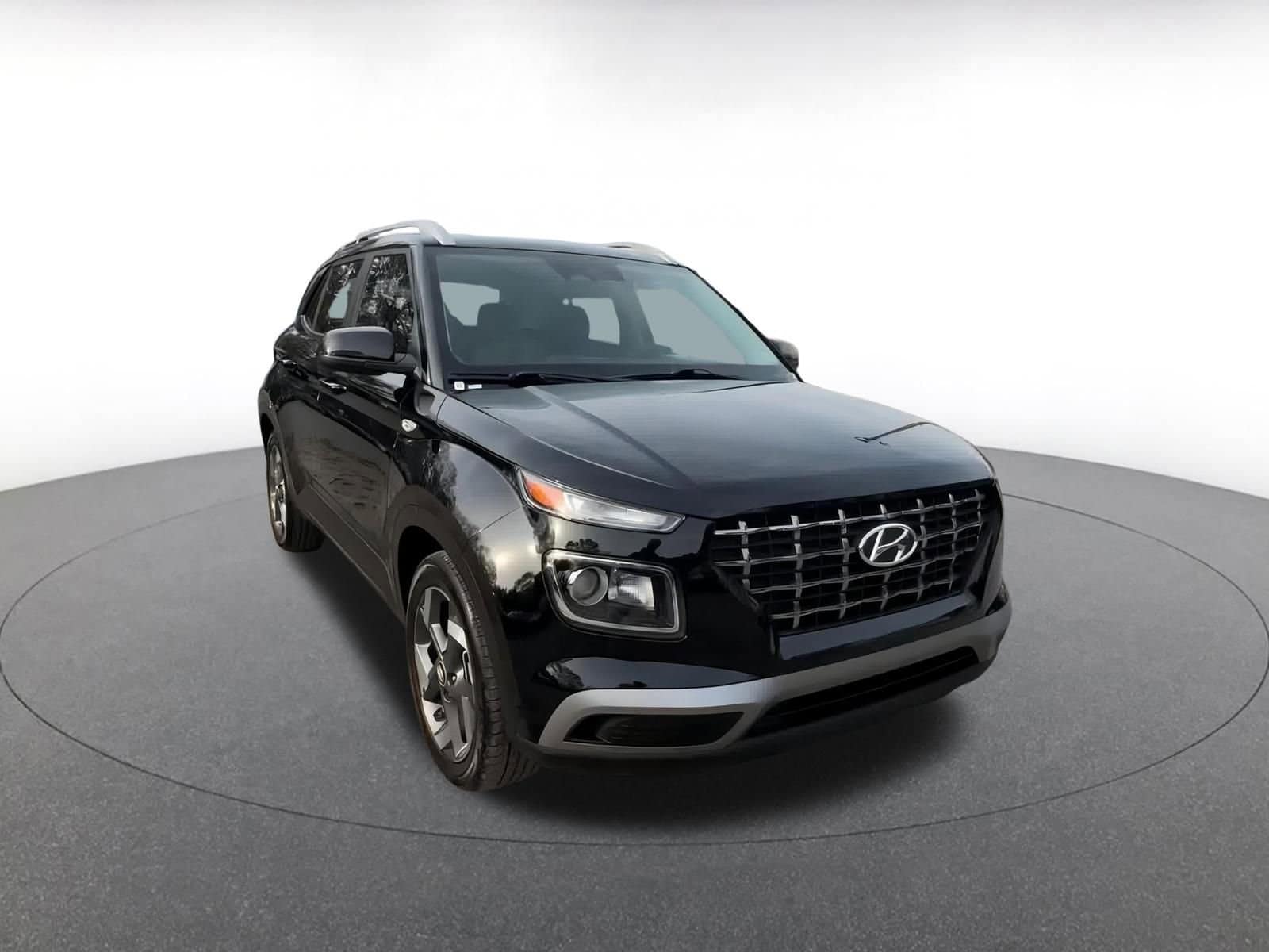 Thumbnail: 2025 Hyundai Venue - 3