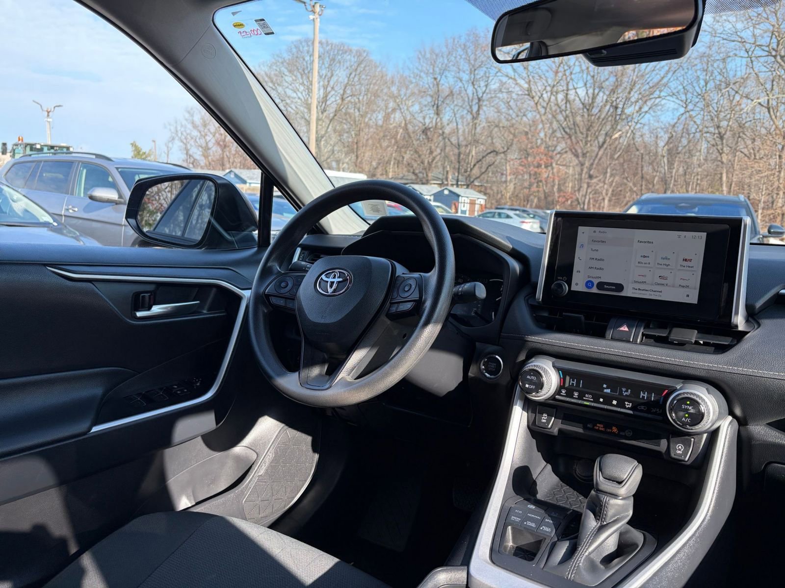 Thumbnail: 2025 Toyota RAV4 - 35