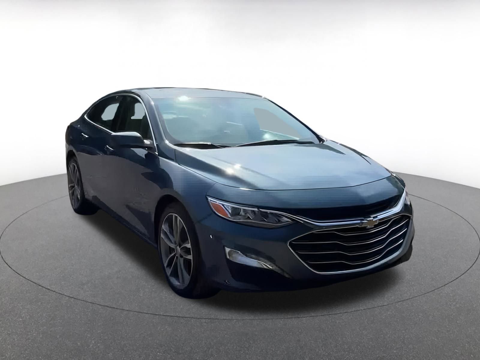 Thumbnail: 2024 Chevrolet Malibu - 3