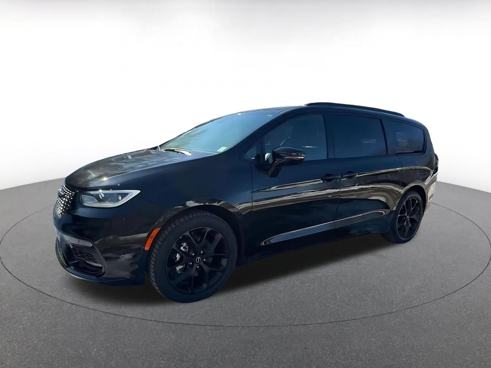 Thumbnail: 2025 Chrysler Pacifica - 8