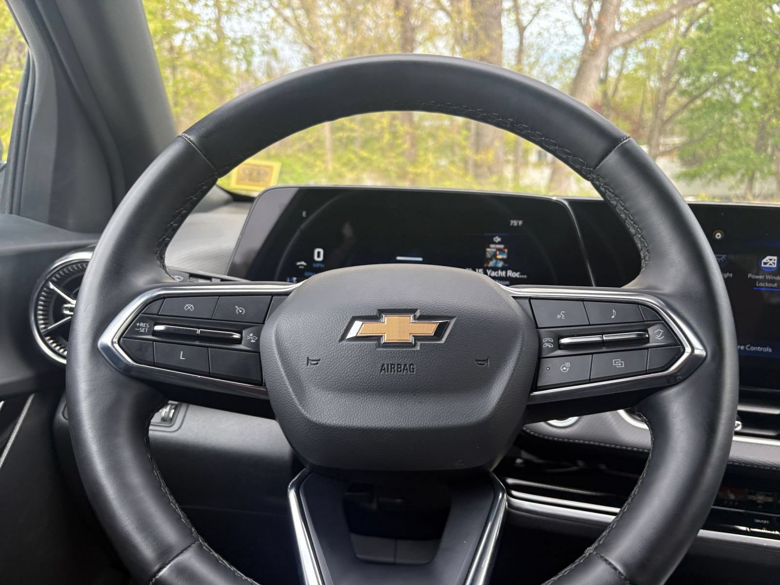Thumbnail: 2025 Chevrolet Equinox - 25