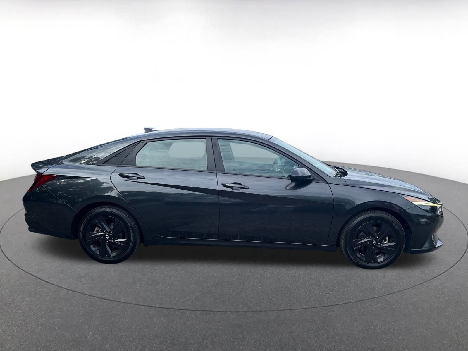 Thumbnail: 2023 Hyundai Elantra - 10