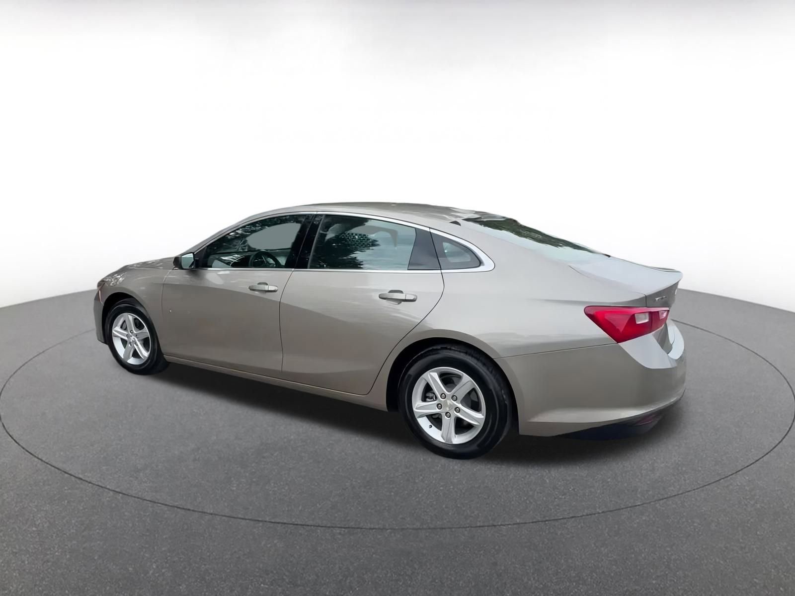 Thumbnail: 2023 Chevrolet Malibu - 10