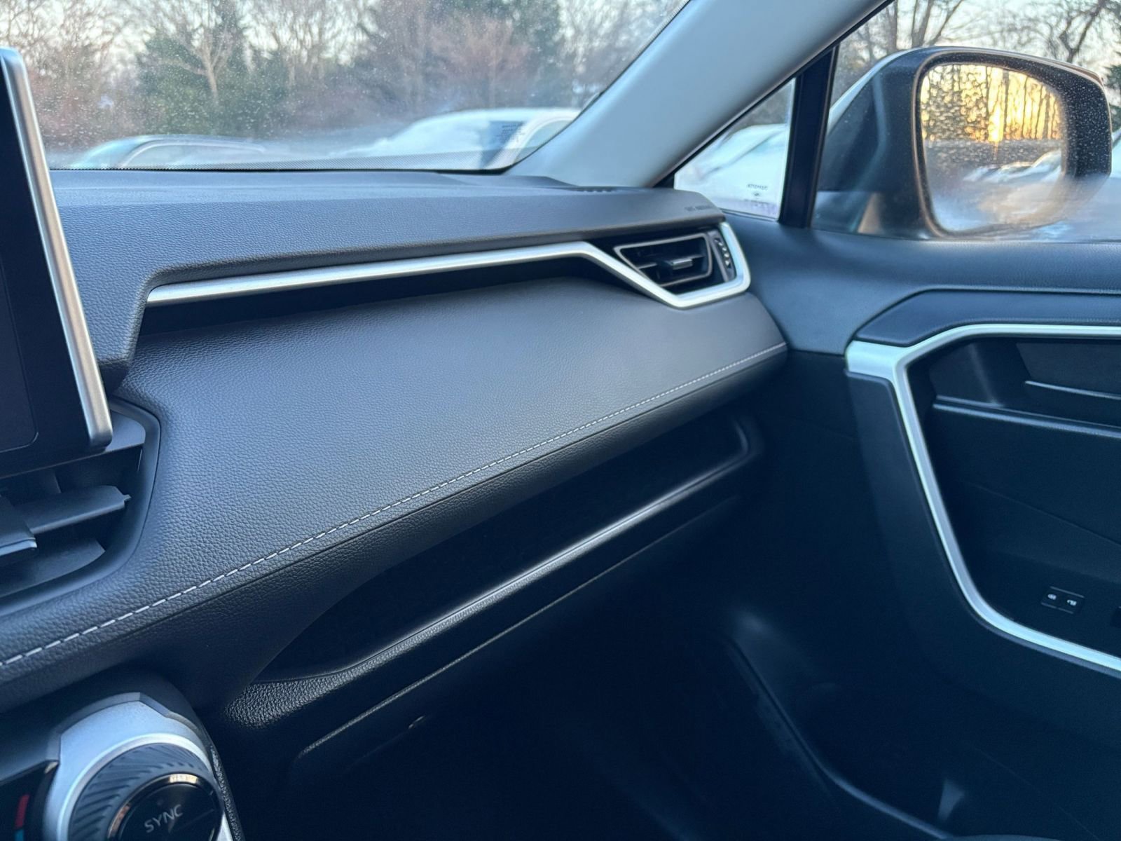 Thumbnail: 2025 Toyota RAV4 - 34