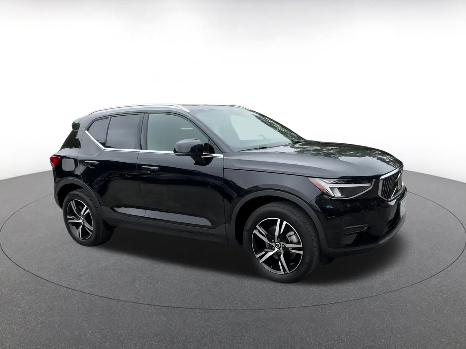 Thumbnail: 2024 Volvo XC40 - 2