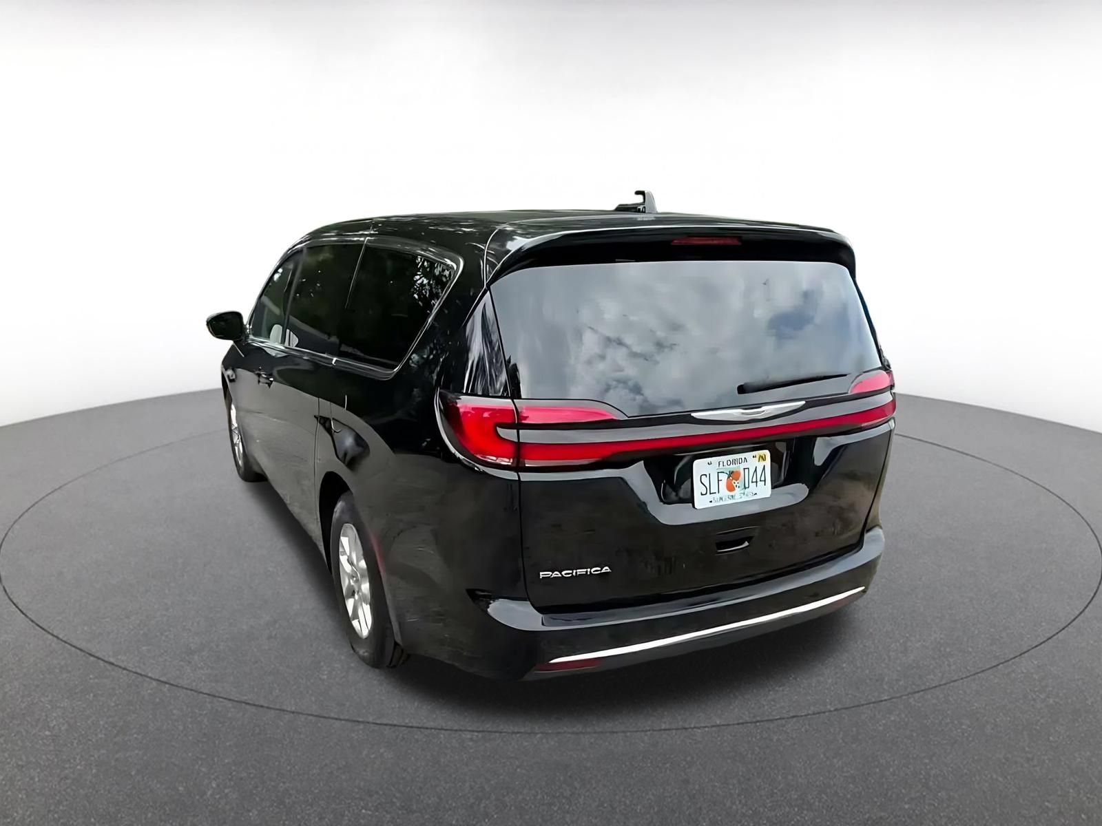 Thumbnail: 2024 Chrysler Pacifica - 10