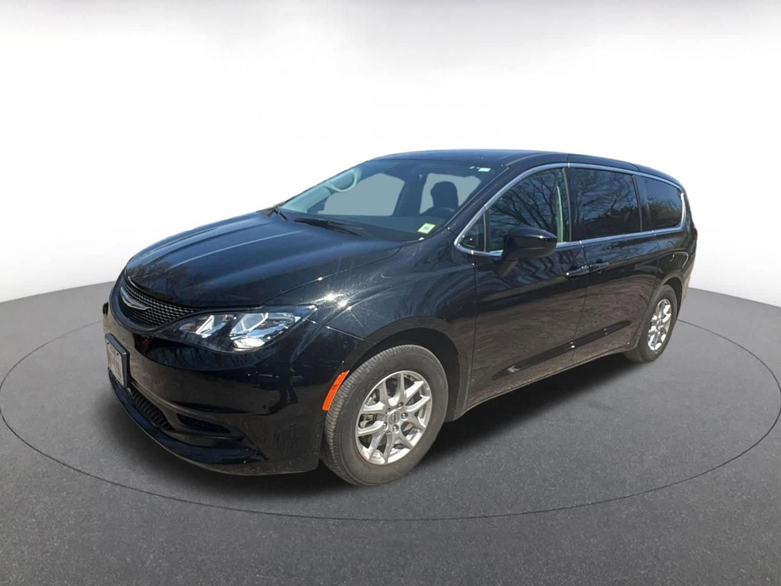 Thumbnail: 2024 Chrysler Voyager - 3