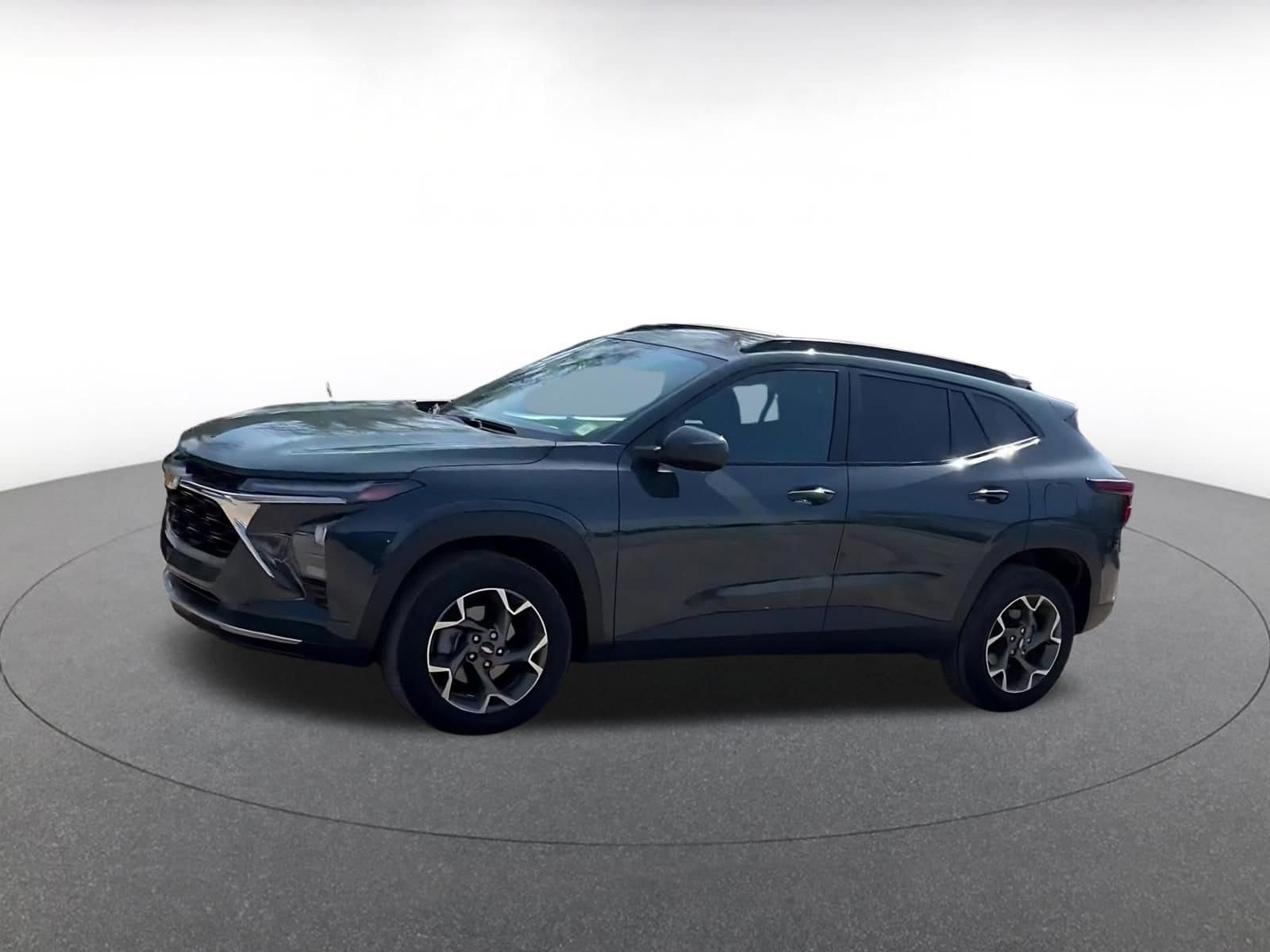 Thumbnail: 2025 Chevrolet Trax - 8