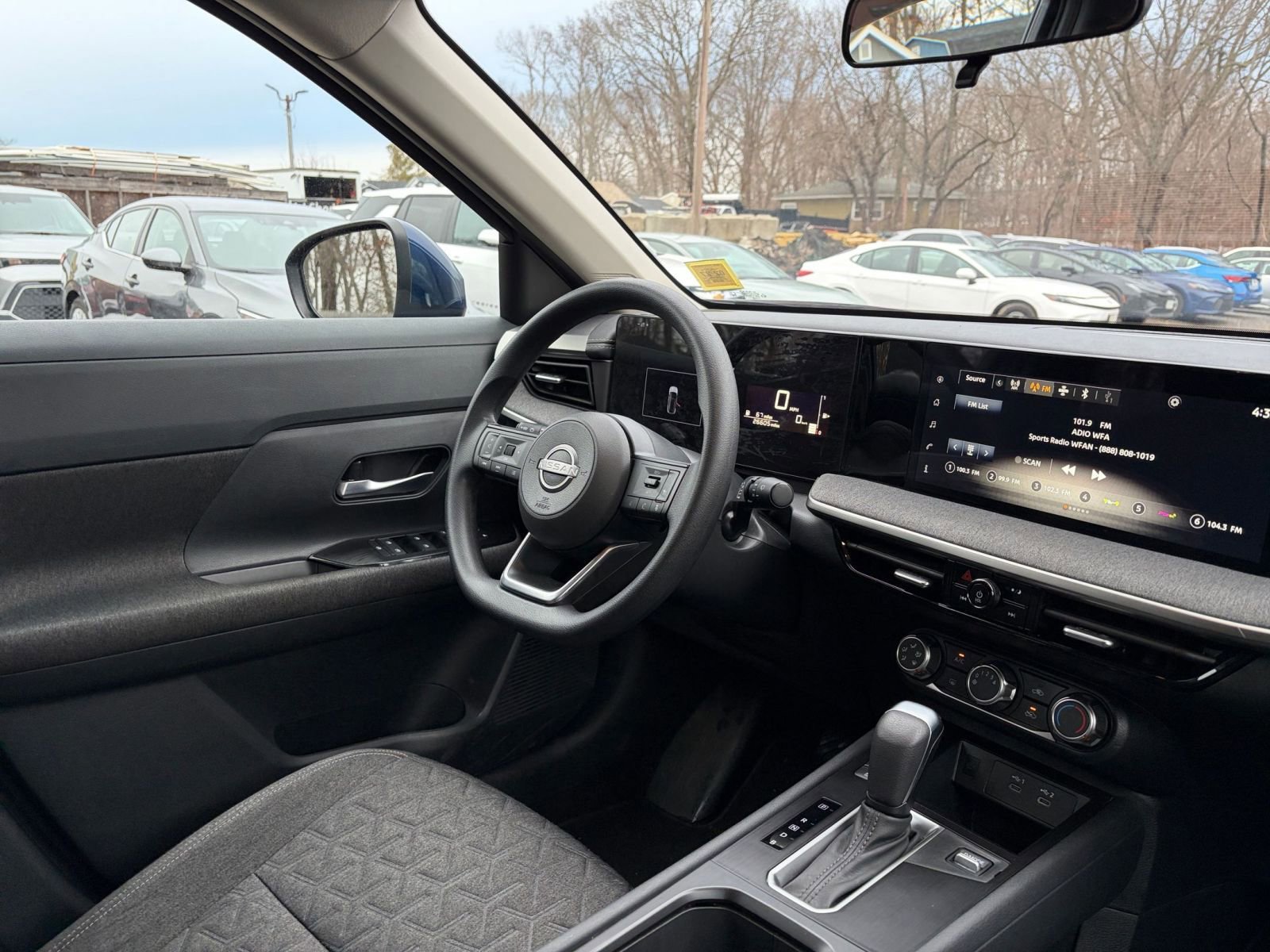 Thumbnail: 2025 Nissan Kicks - 32