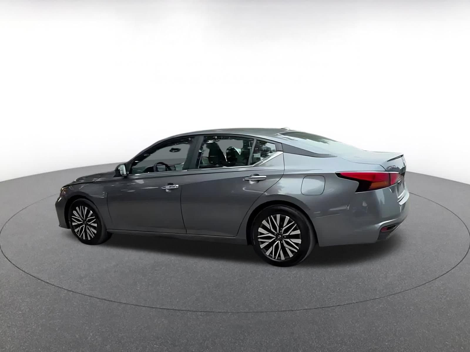 Thumbnail: 2025 Nissan Altima - 8