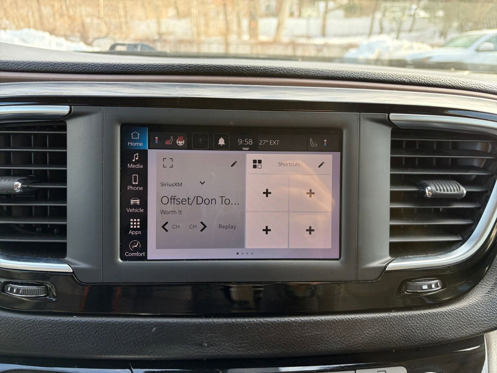 Thumbnail: 2024 Chrysler Voyager - 20