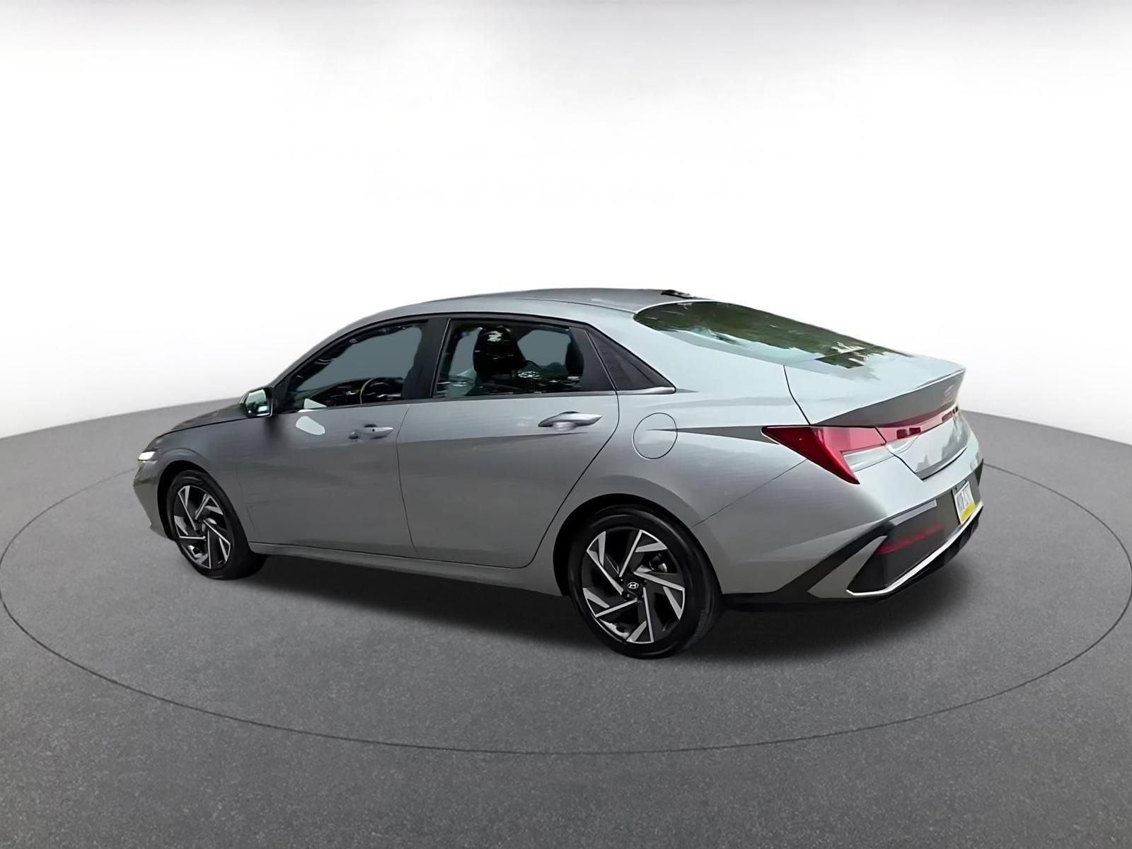 Thumbnail: 2025 Hyundai Elantra - 10