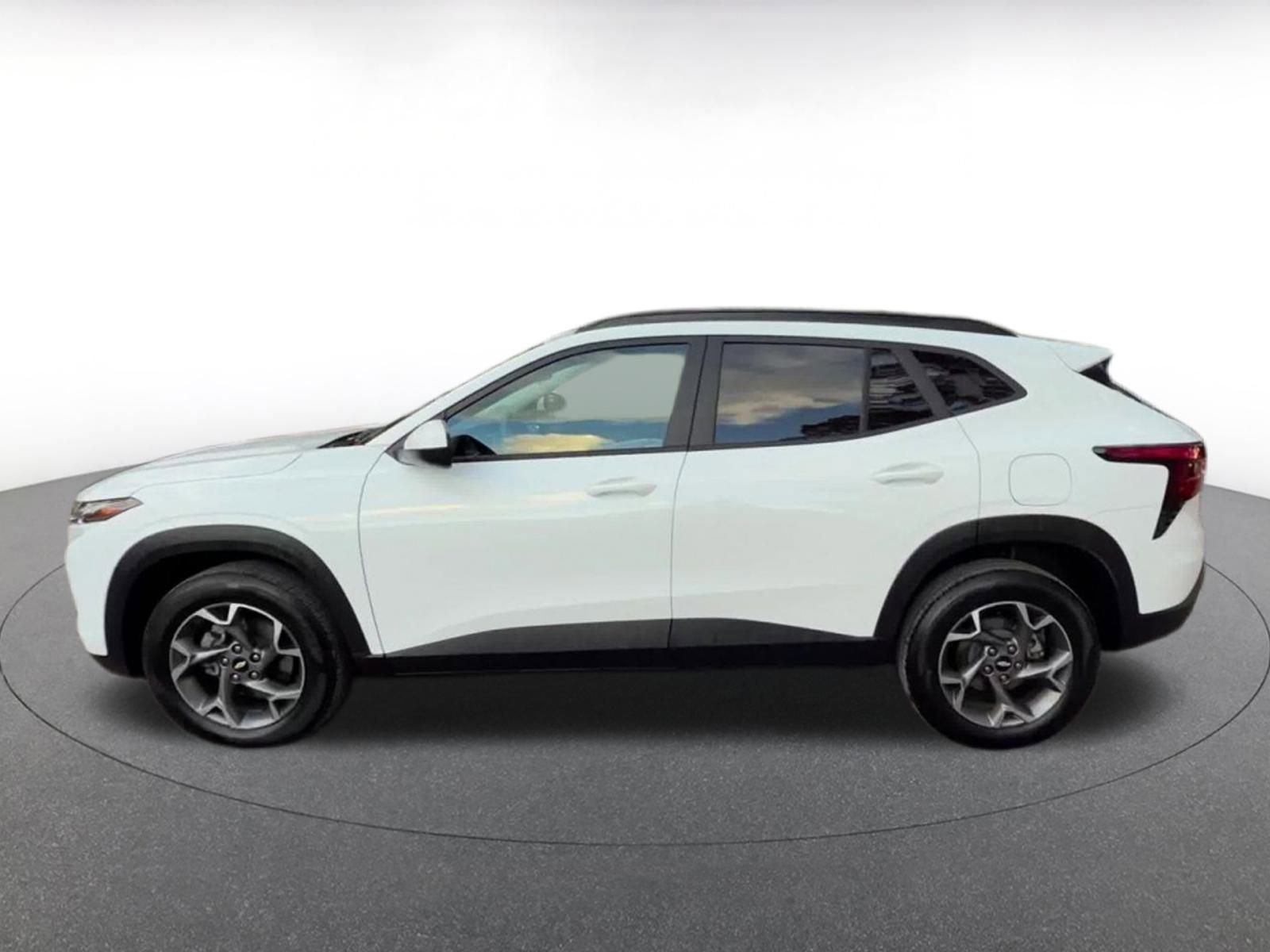 Thumbnail: 2025 Chevrolet Trax - 9