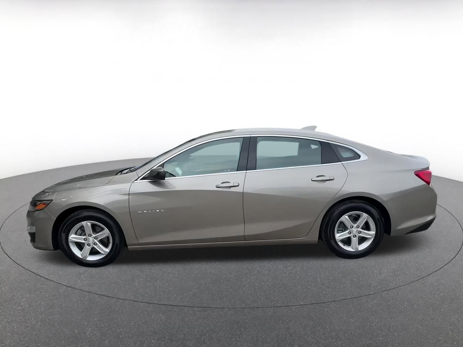 Thumbnail: 2023 Chevrolet Malibu - 9
