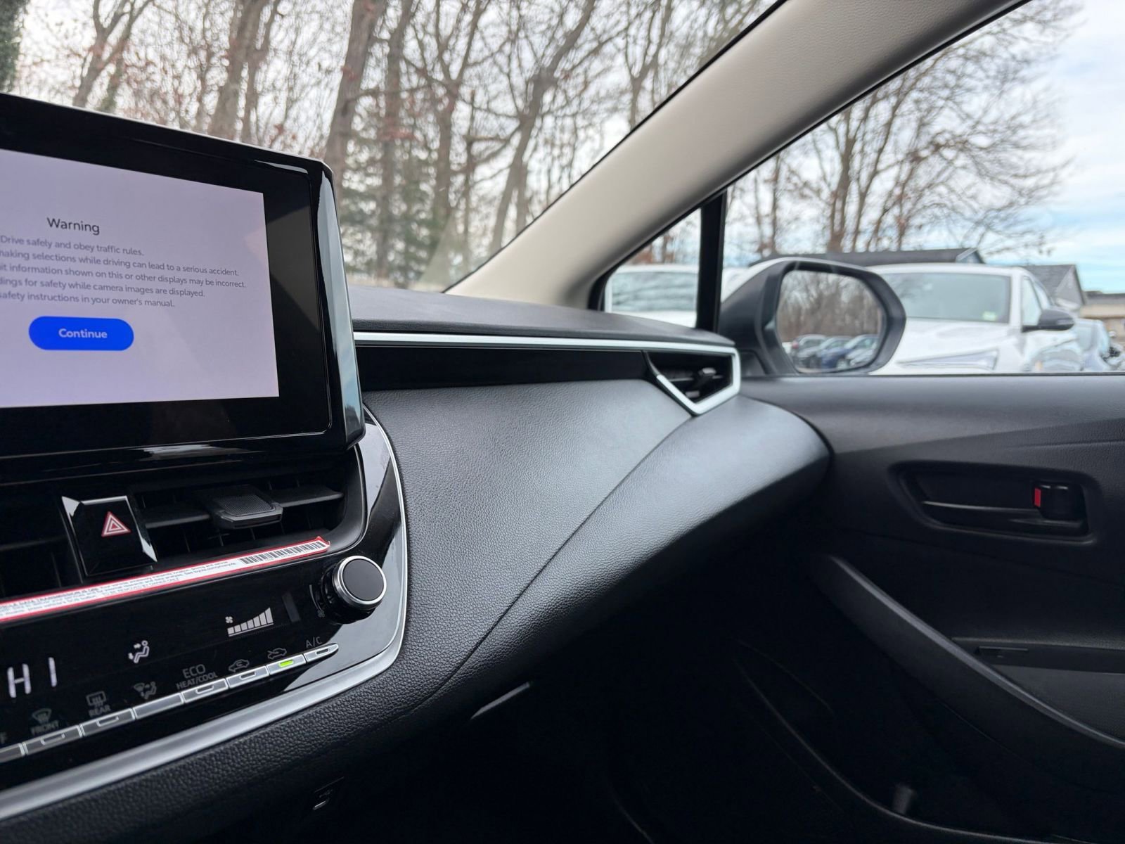 Thumbnail: 2025 Toyota Corolla - 33