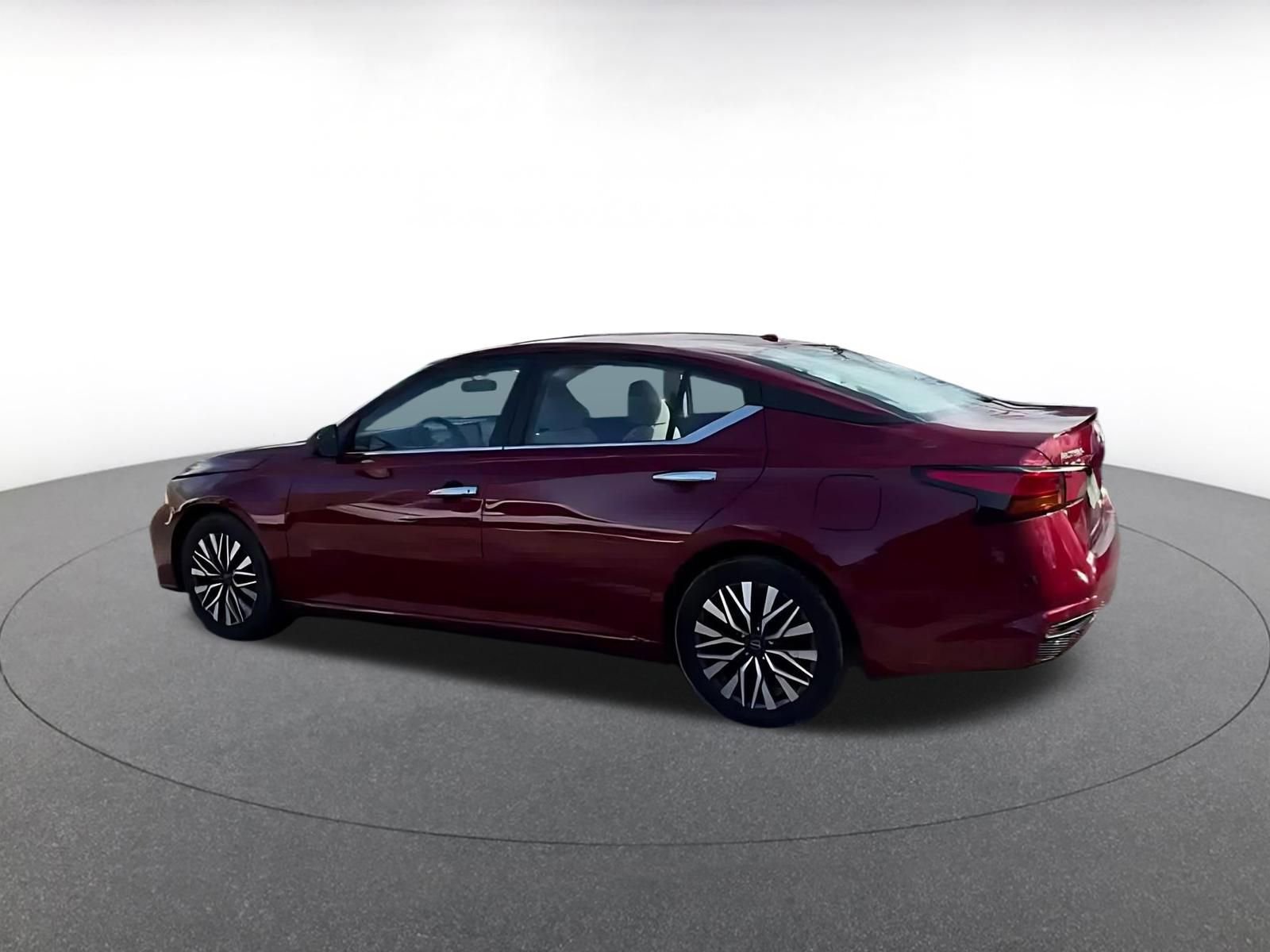 Thumbnail: 2025 Nissan Altima - 9