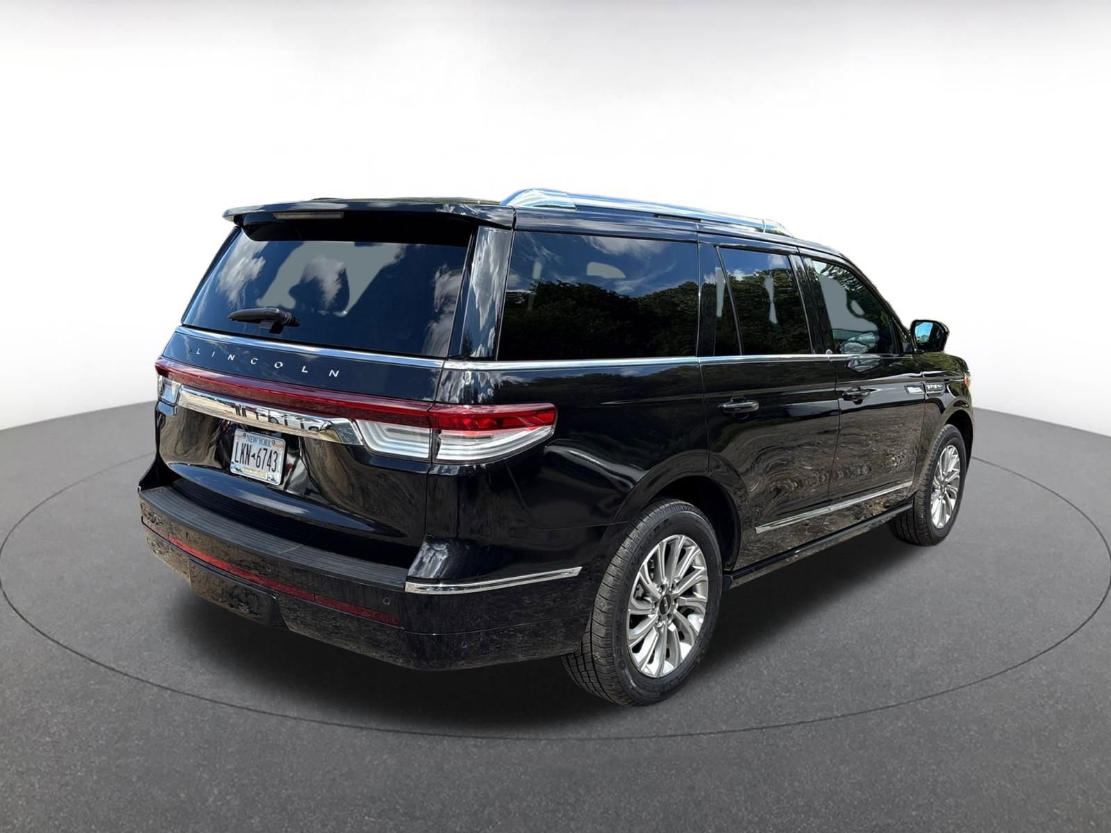 Thumbnail: 2024 Lincoln Navigator - 9