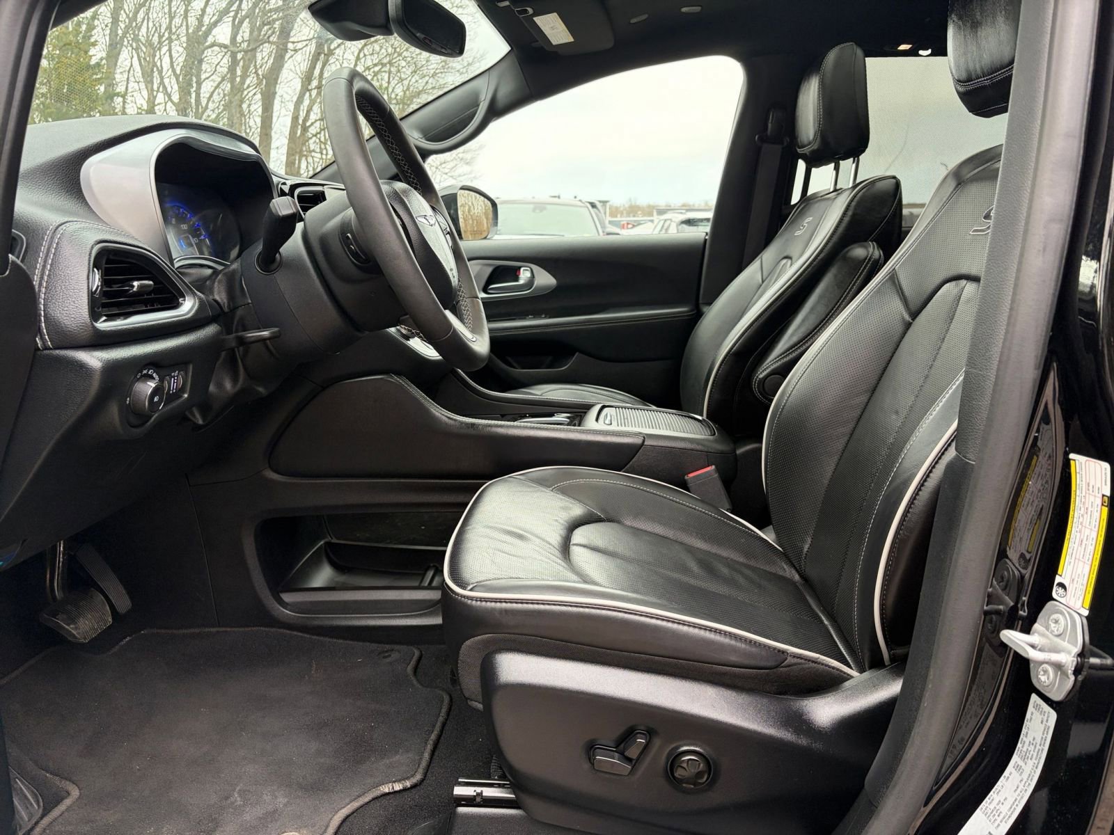 Thumbnail: 2025 Chrysler Pacifica - 29