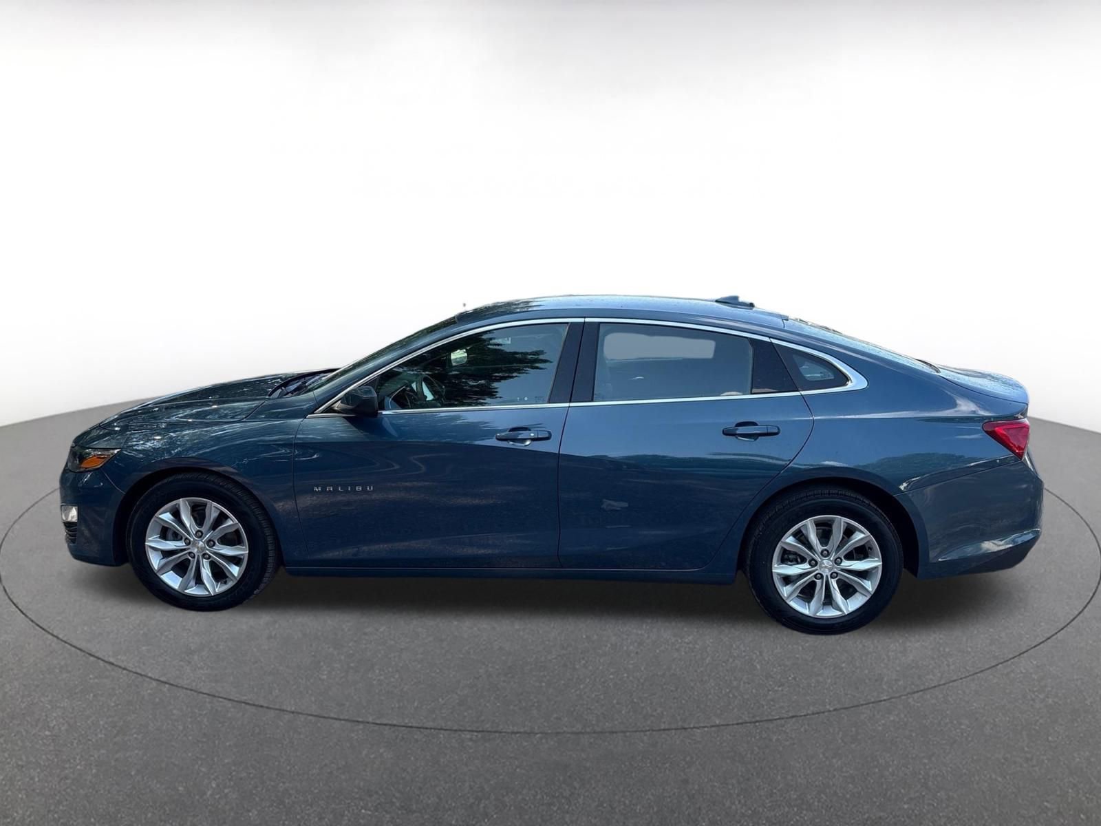 Thumbnail: 2024 Chevrolet Malibu - 6