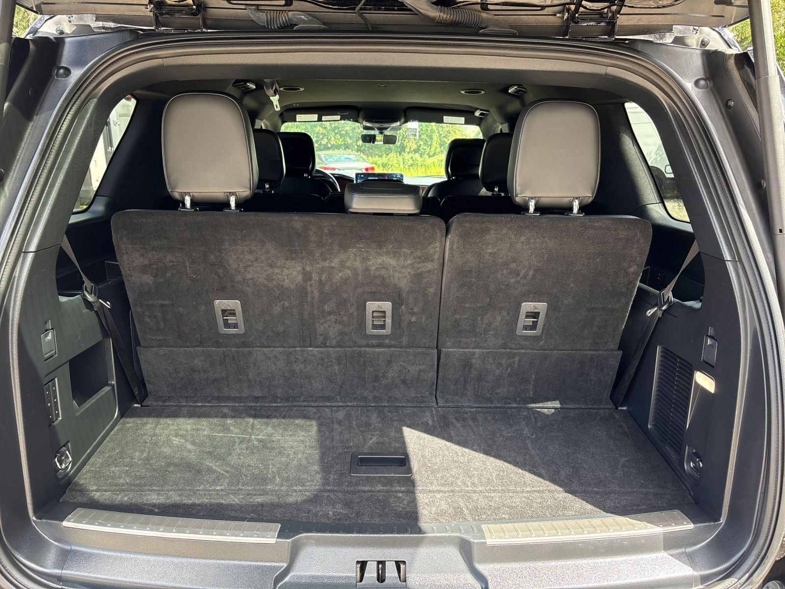 Thumbnail: 2024 Lincoln Navigator - 12