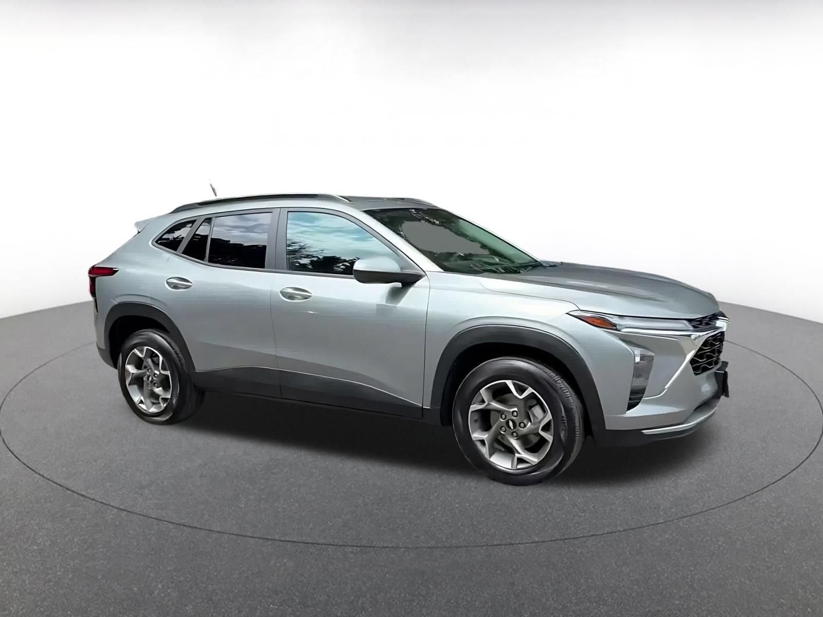 Thumbnail: 2025 Chevrolet Trax - 2