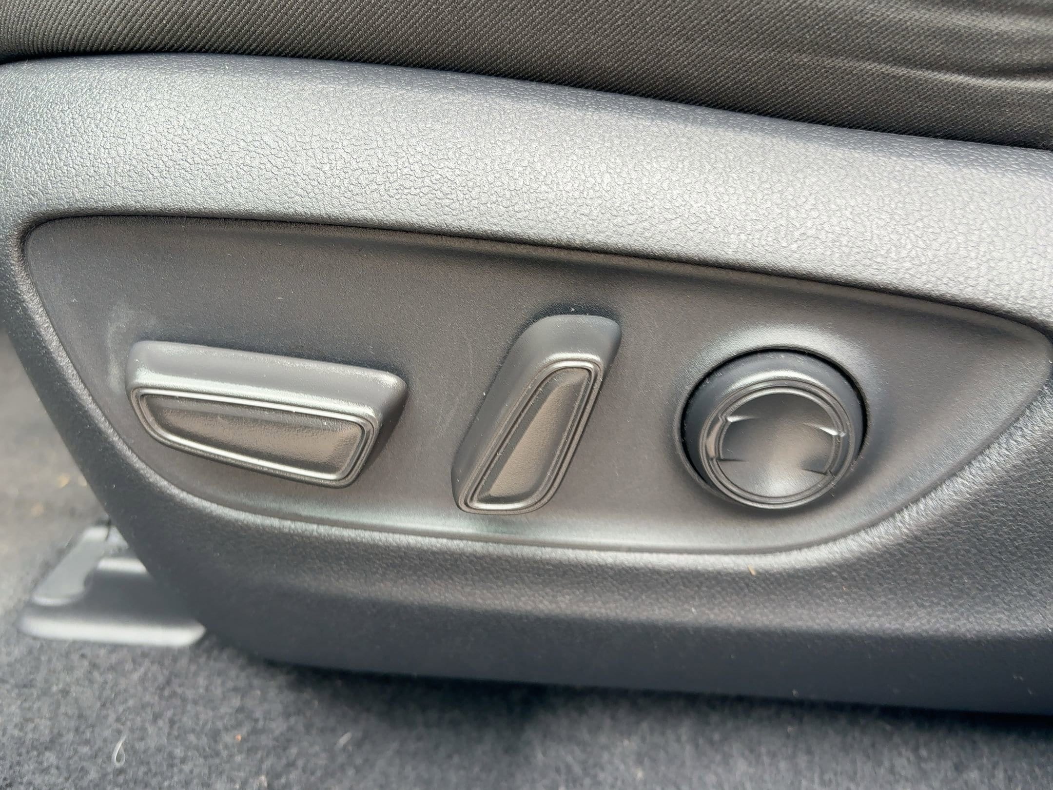 Thumbnail: 2025 Toyota RAV4 - 15