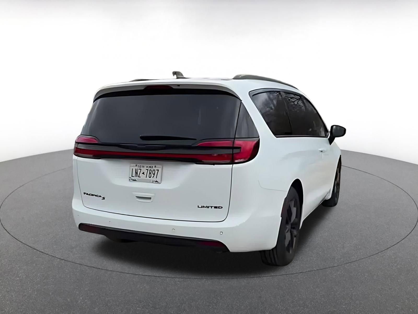 Thumbnail: 2025 Chrysler Pacifica - 15