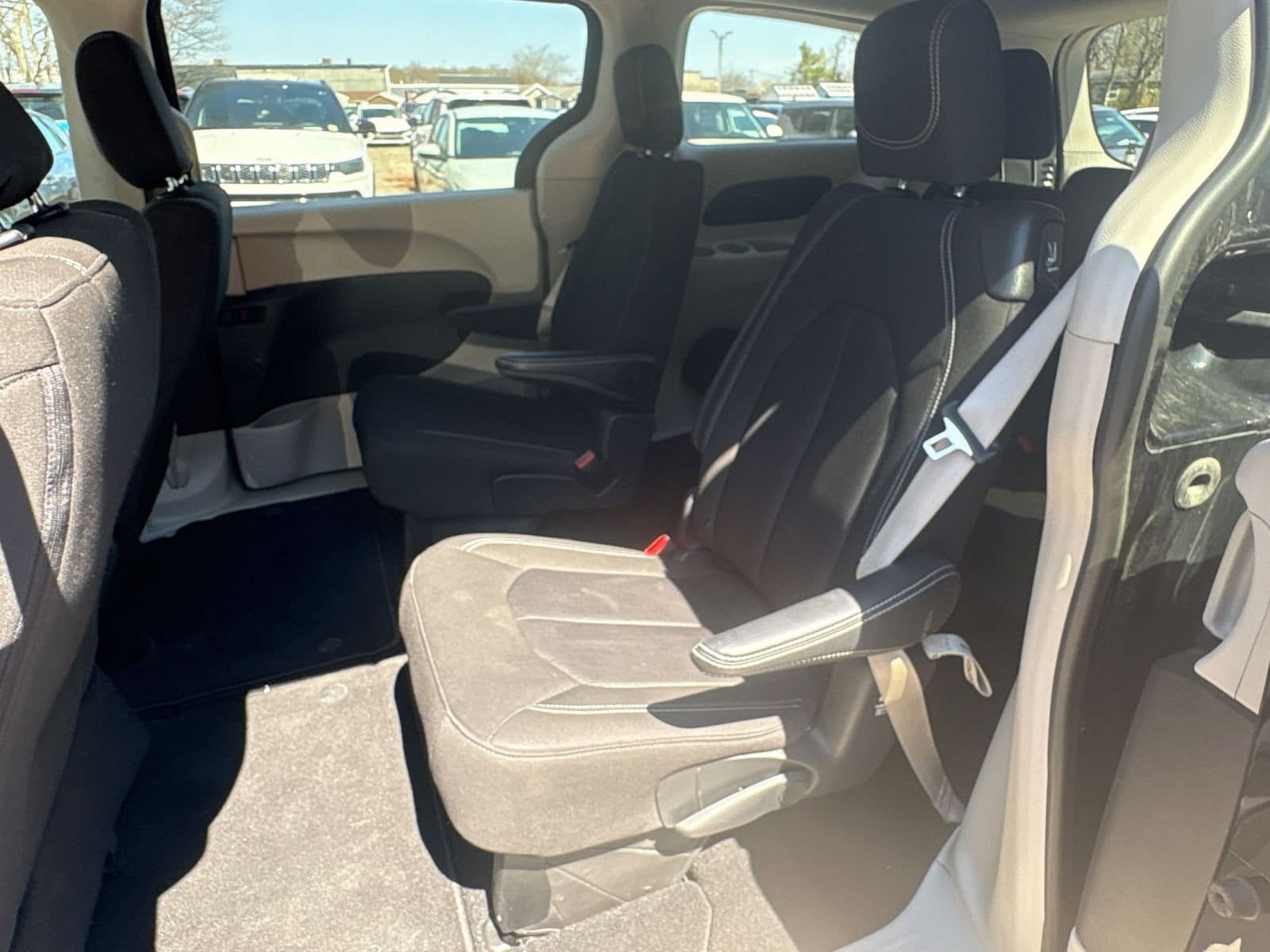 Thumbnail: 2024 Chrysler Voyager - 27