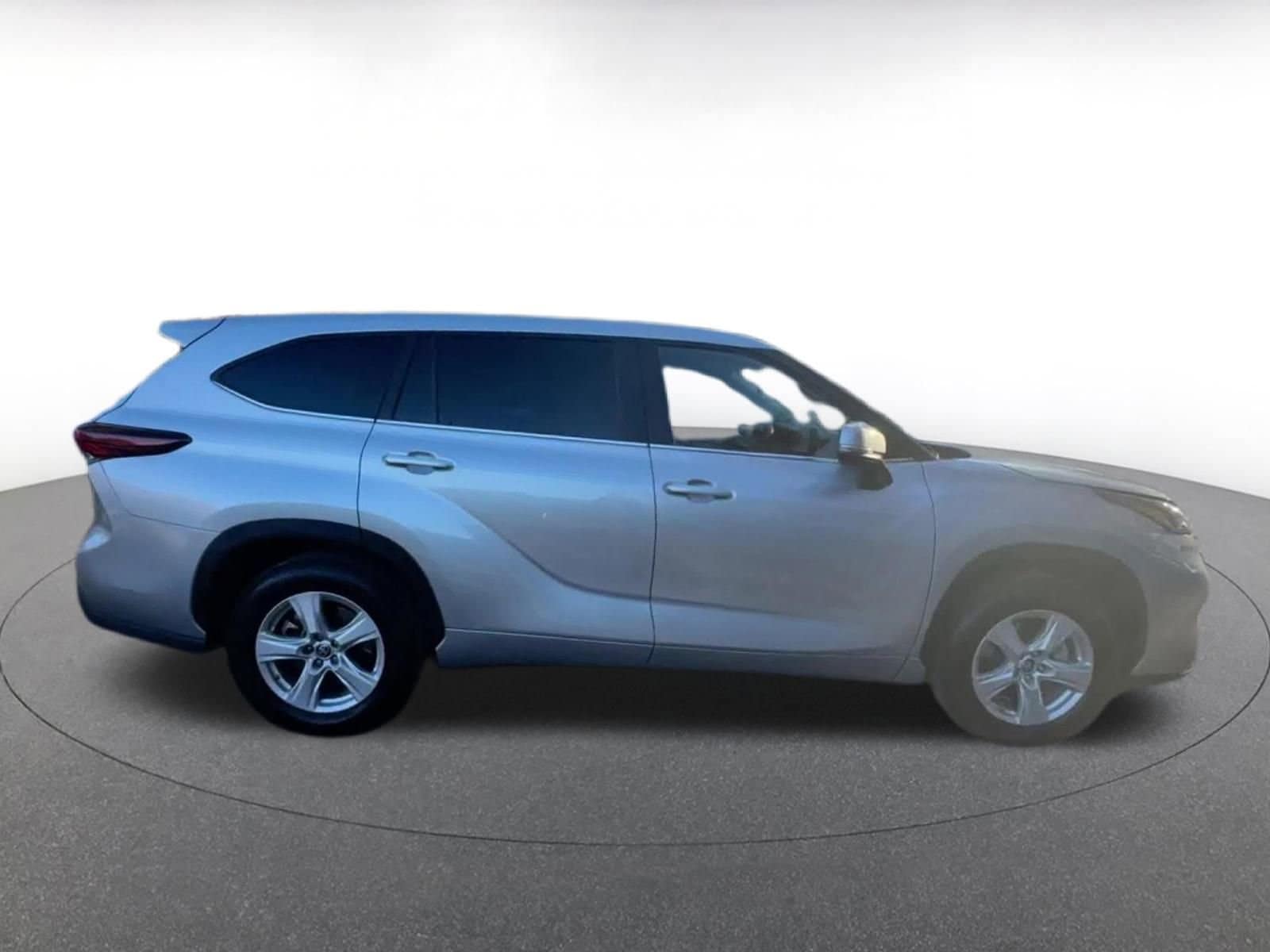 Thumbnail: 2025 Toyota Highlander - 16