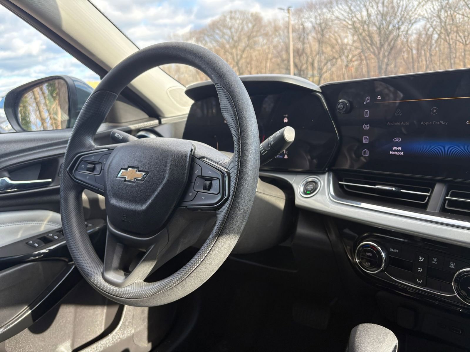 Thumbnail: 2025 Chevrolet Trax - 32