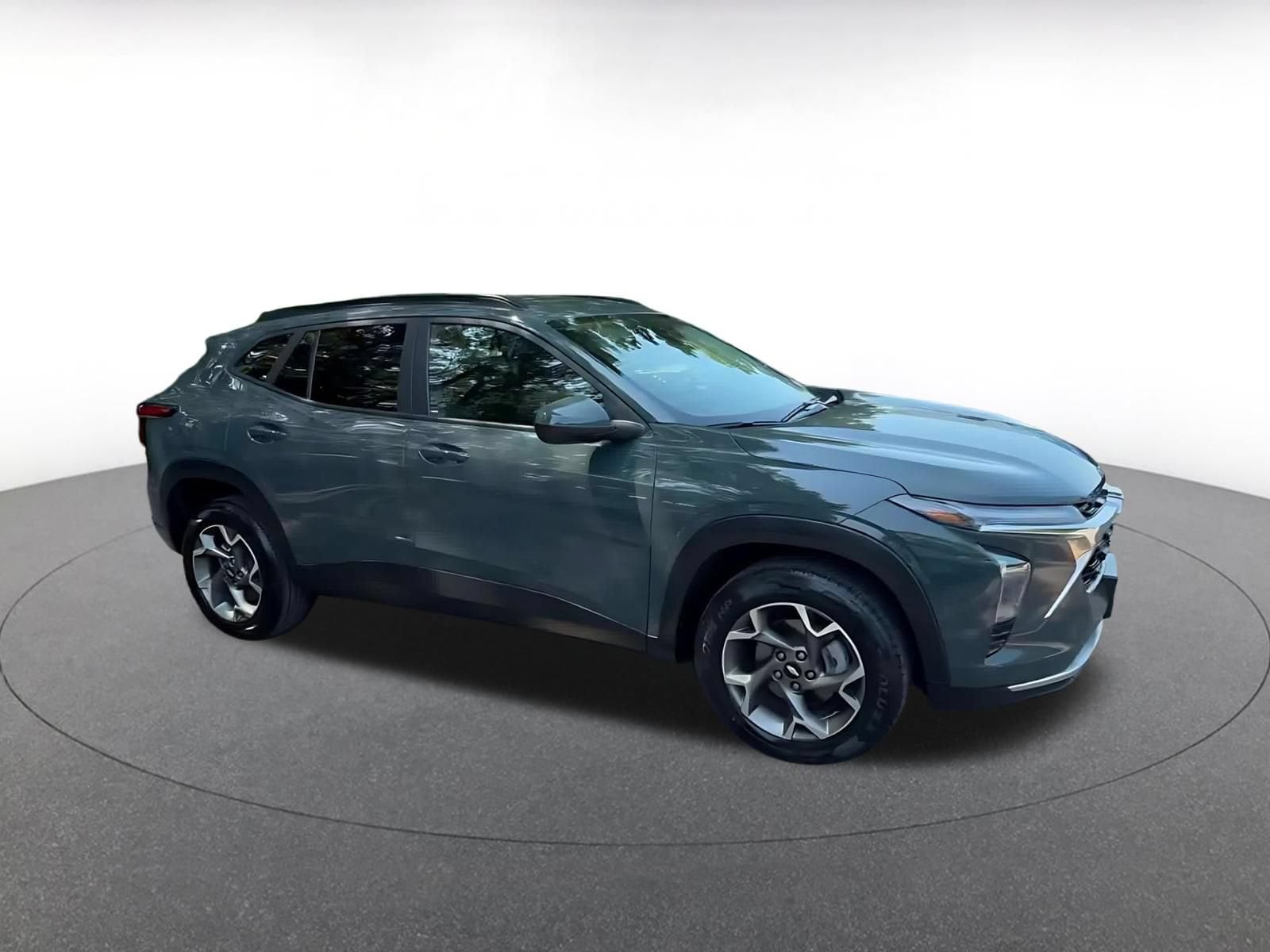 Thumbnail: 2025 Chevrolet Trax - 2