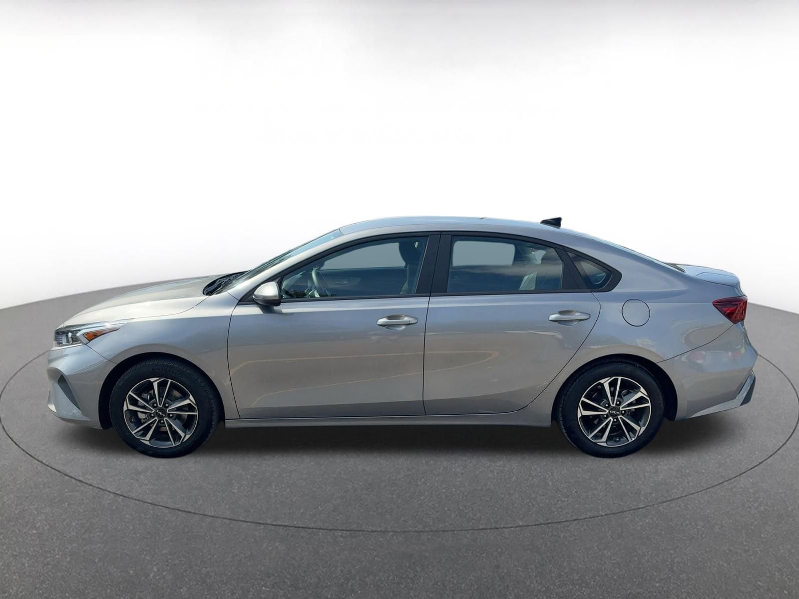 Thumbnail: 2024 Kia Forte - 3