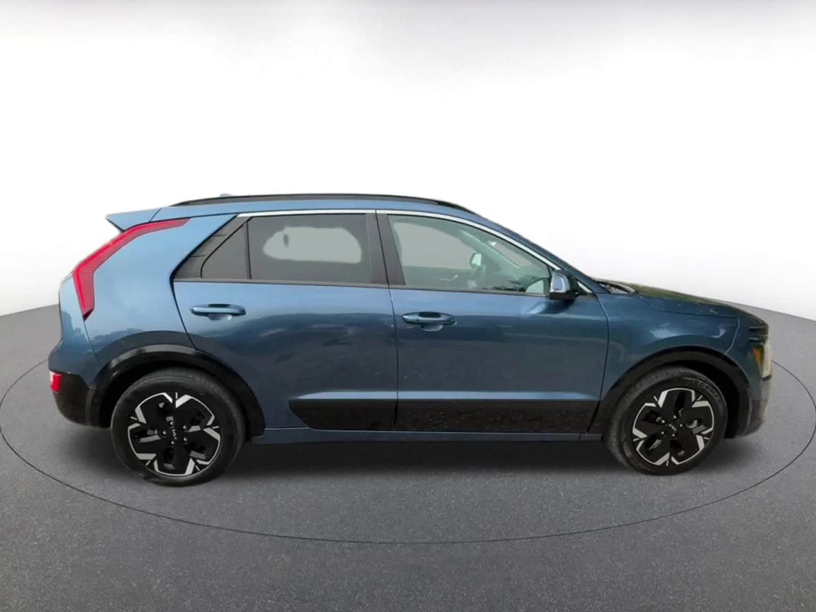 Thumbnail: 2023 Kia Niro - 16