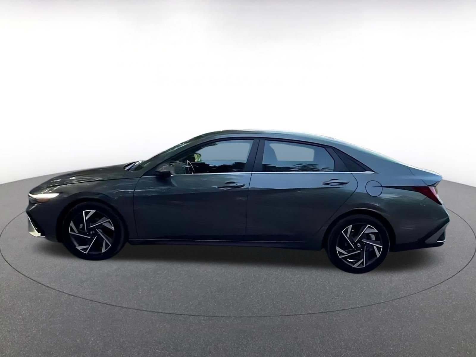 Thumbnail: 2025 Hyundai Elantra - 10