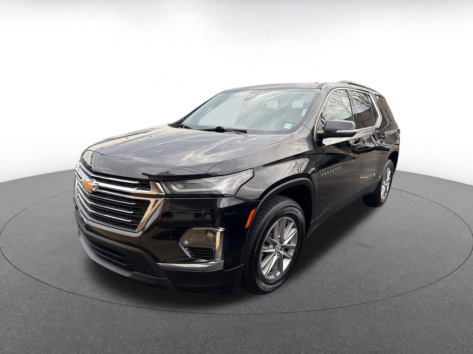 Thumbnail: 2023 Chevrolet Traverse - 2