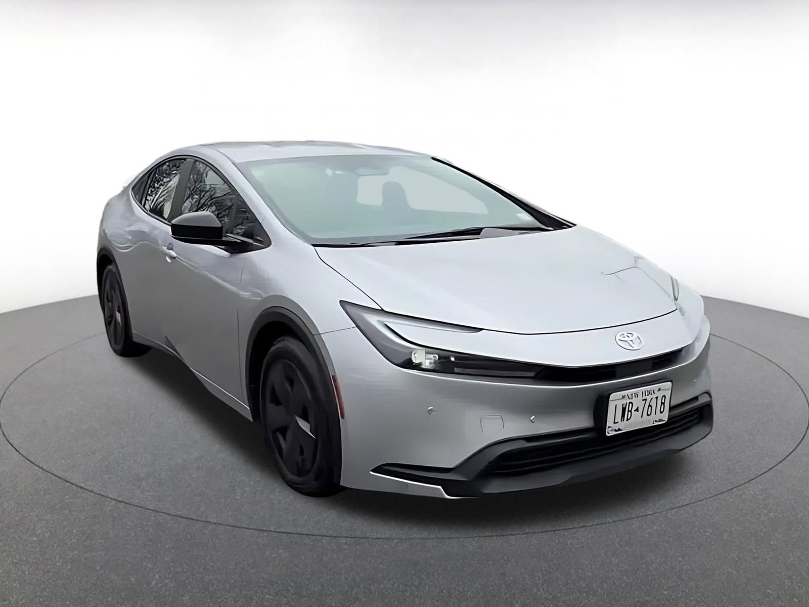 Thumbnail: 2025 Toyota Prius - 3