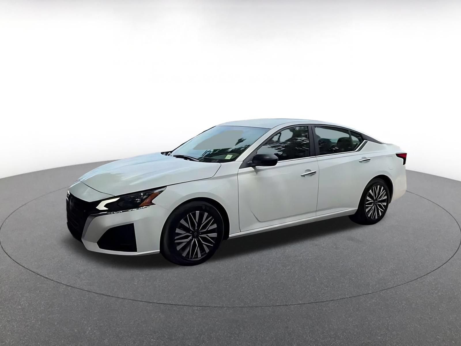 Thumbnail: 2025 Nissan Altima - 8