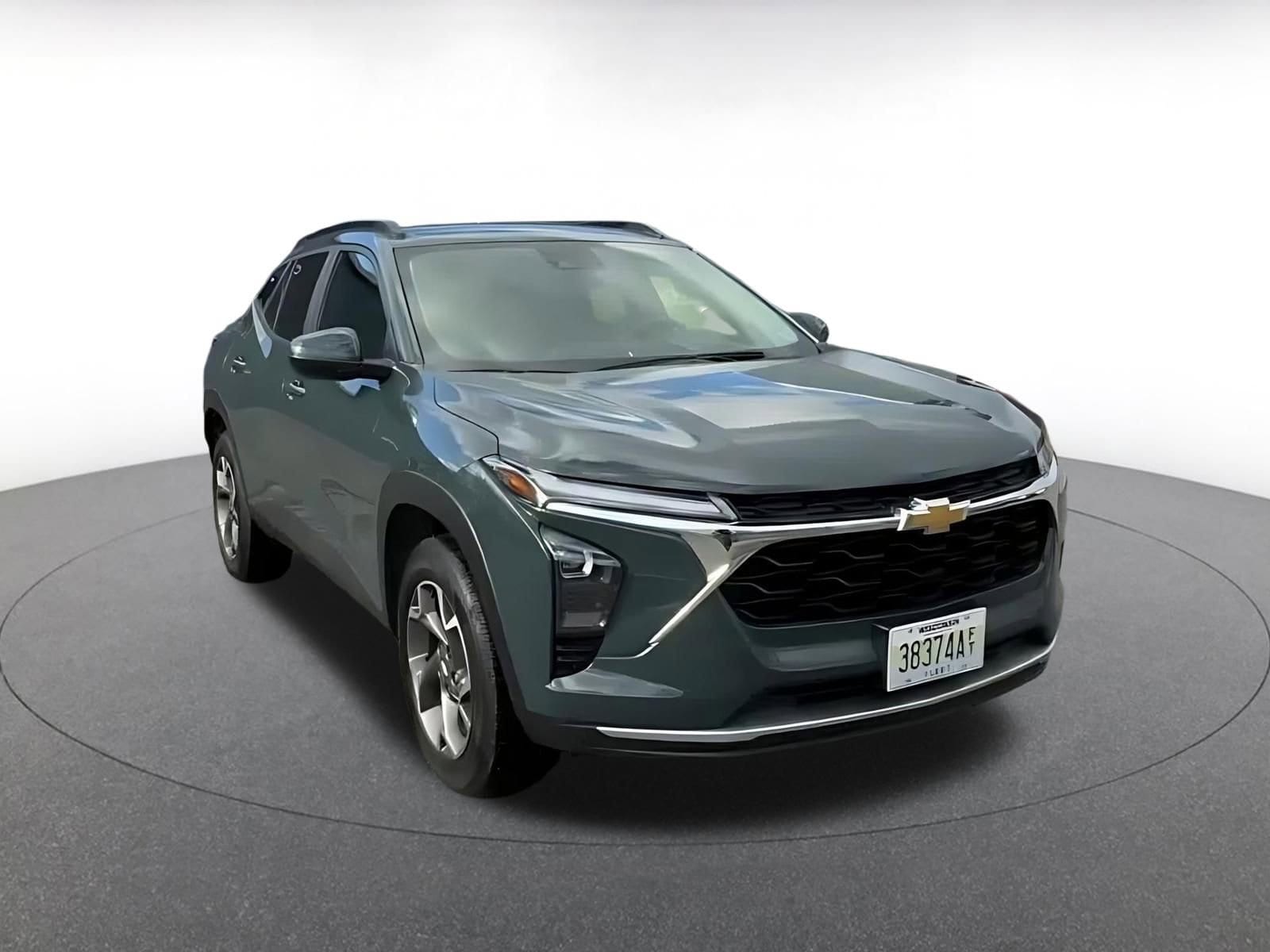 Thumbnail: 2025 Chevrolet Trax - 3