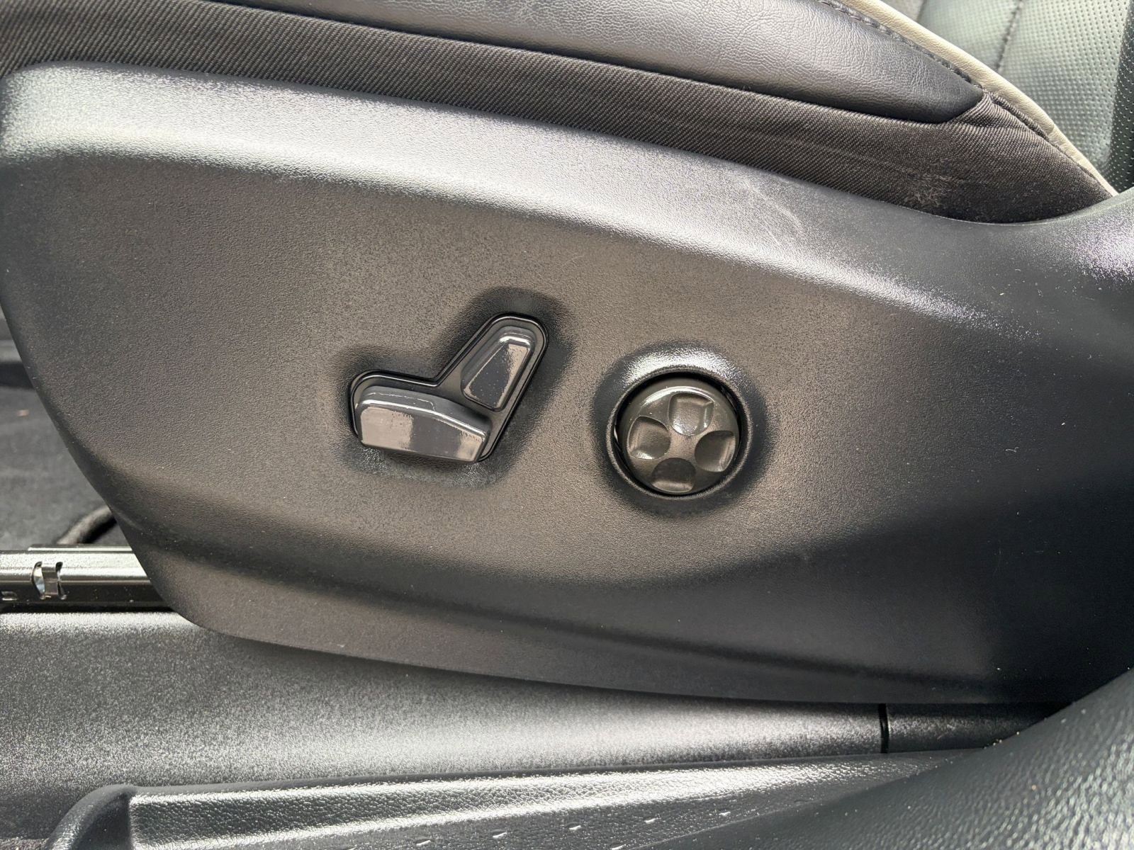 Thumbnail: 2025 Chrysler Pacifica - 22