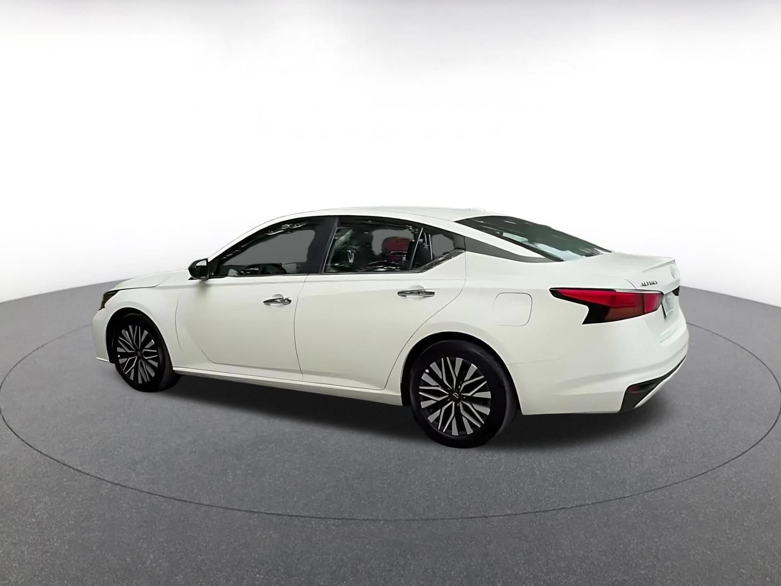 Thumbnail: 2025 Nissan Altima - 10