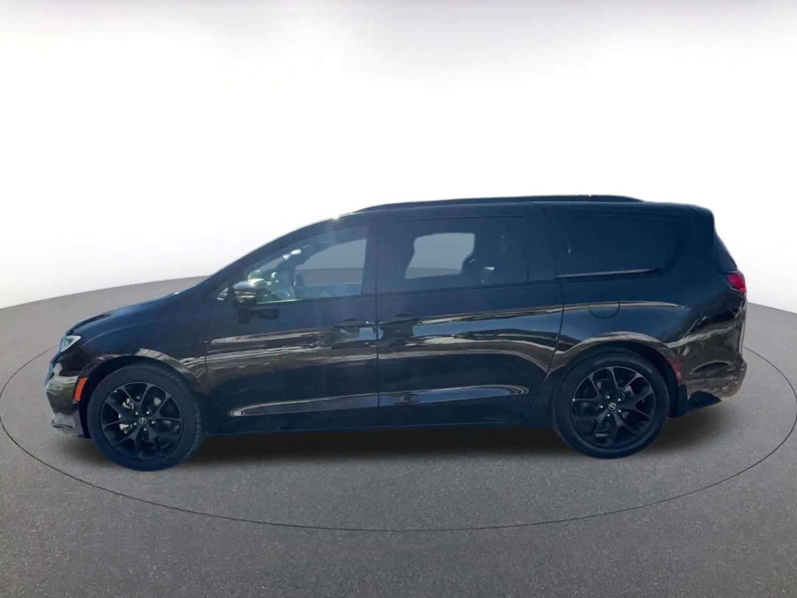 Thumbnail: 2025 Chrysler Pacifica - 9
