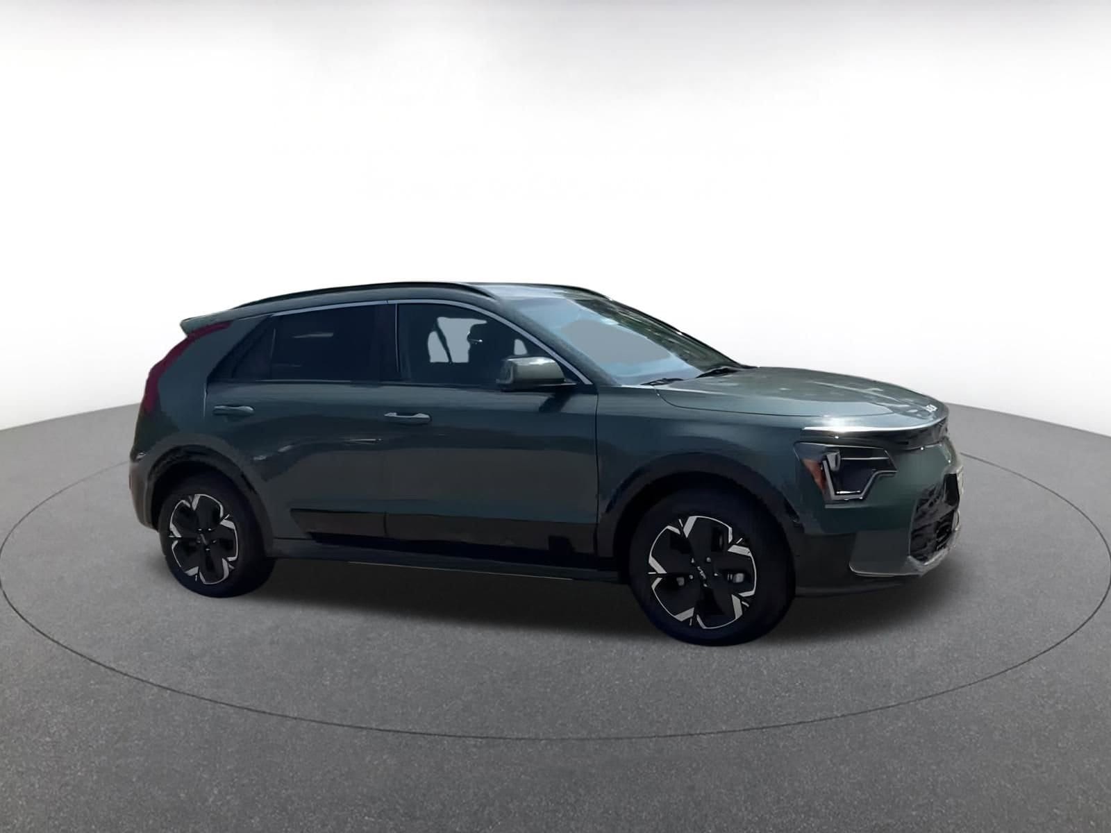 Thumbnail: 2023 Kia Niro - 2